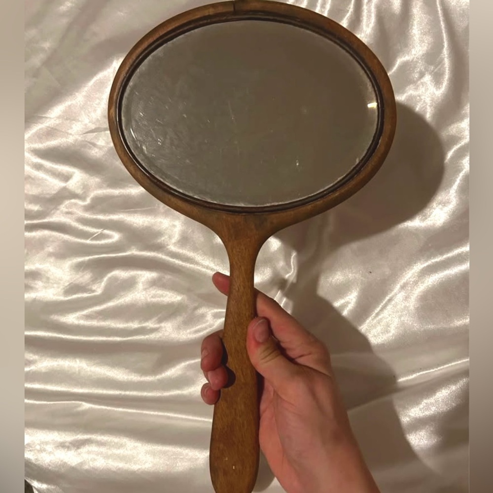 𝒱𝒾𝓃𝓉𝒶ℊℯ  𝒽𝒶𝓃𝒹 𝓂𝒾𝓇𝓇ℴ𝓇 - Picture 2 of 2